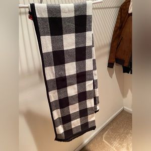 Checkered scarf